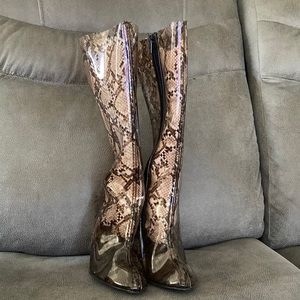 Heel clear snake print boot